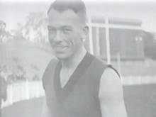 1929 Ivor Warne Smith Melb 54_15 - VFL On Film 1909-1945 - Marking Time V1