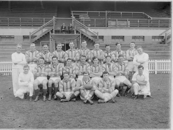 122_049 - North Melbourne Seconds 1947 v1 - Photo by Charles Boyles