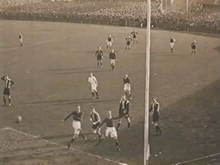 1929 Bob Johnson misses 41_04 - VFL On Film 1909-1945 - Marking Time V1